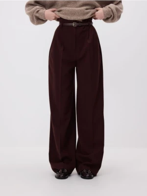 Reserved - Spodnie z paskiem - burgundowy