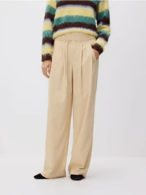 Reserved - Spodnie z paskiem - jasnożółty