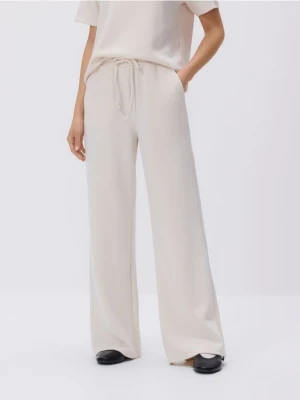 Reserved - Spodnie z szeroką nogawką - beżowy