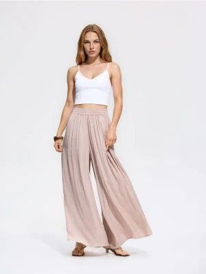 Reserved - Spodnie z szerokimi nogawkami - beżowy