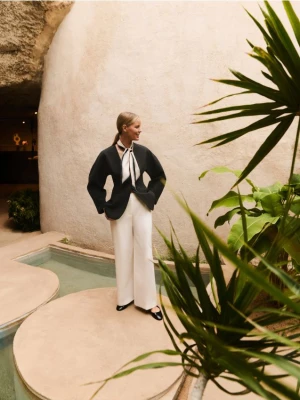 Reserved - Spodnie z szerokimi nogawkami - biały