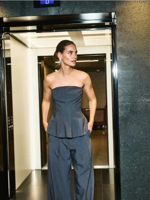 Reserved - Spodnie z szerokimi nogawkami - jasnoszary