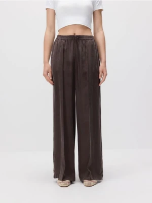 Reserved - Spodnie z tkaniną cupro - ciemnobrązowy