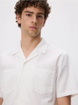 Reserved - Strukturalna koszula regular fit - biały