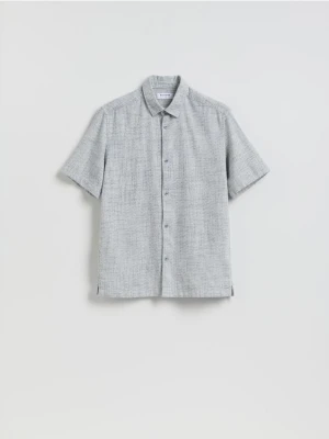 Reserved - Strukturalna koszula regular fit - granatowy