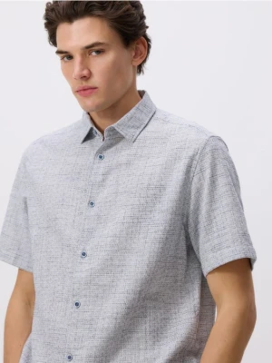 Reserved - Strukturalna koszula regular fit - granatowy