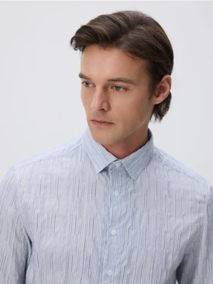 Reserved - Strukturalna koszula regular fit - jasnoniebieski