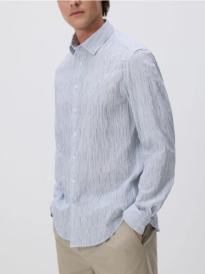 Reserved - Strukturalna koszula regular fit - jasnoniebieski