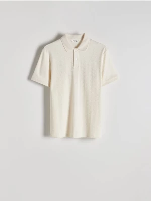 Reserved - Strukturalna koszulka polo comfort fit - złamana biel