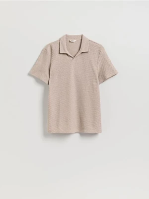 Reserved - Strukturalne polo comfort fit - beżowy