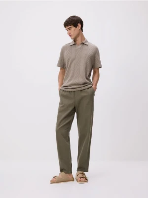 Reserved - Strukturalne polo comfort fit - beżowy