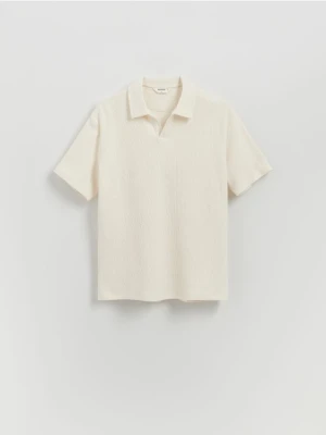 Reserved - Strukturalne polo comfort fit - złamana biel