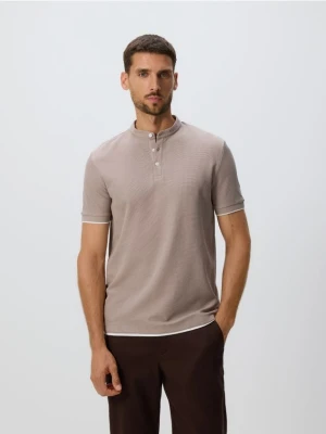 Reserved - Strukturalne polo regular fit - beżowy