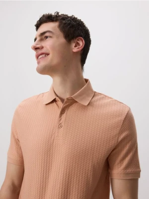 Reserved - Strukturalne polo regular fit - brudny róż