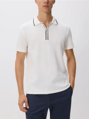 Reserved - Strukturalne polo regular fit - złamana biel