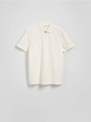 Reserved - Strukturalne polo regular fit - złamana biel