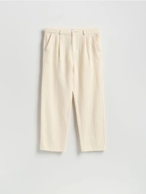 Reserved - Strukturalne spodnie chino - złamana biel