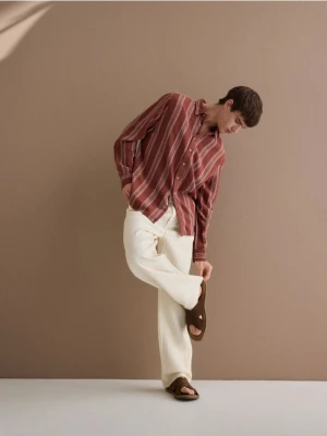 Reserved - Strukturalne spodnie chino - złamana biel