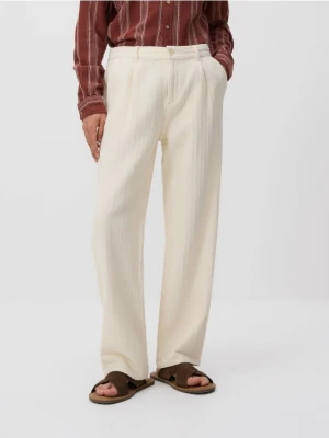 Reserved - Strukturalne spodnie chino - złamana biel