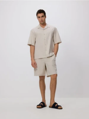 Reserved - Strukturalne szorty loose - beżowy