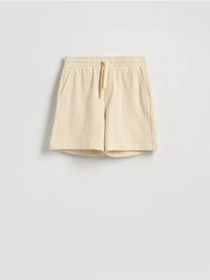 Reserved - Strukturalne szorty regular - beżowy
