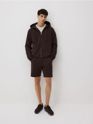 Reserved - Strukturalne szorty regular fit - brązowy