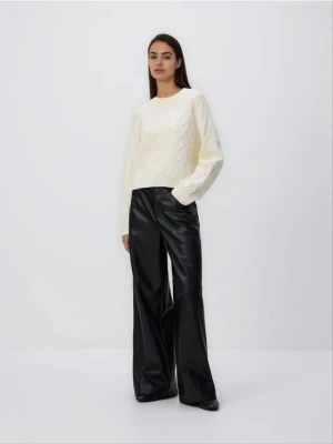 Reserved - Strukturalny sweter - kremowy