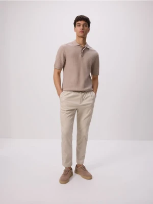 Reserved - Strukturalny sweter polo - beżowy