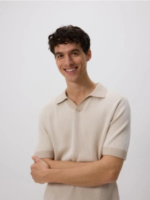 Reserved - Strukturalny sweter polo - beżowy