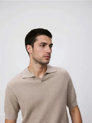 Reserved - Strukturalny sweter polo - beżowy