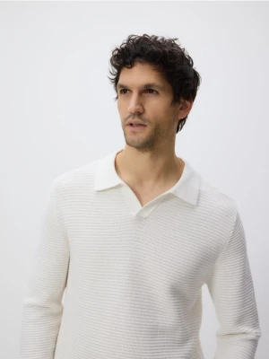 Reserved - Strukturalny sweter polo - biały