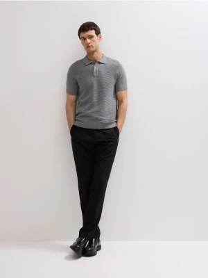 Reserved - Strukturalny sweter polo - jasnoszary