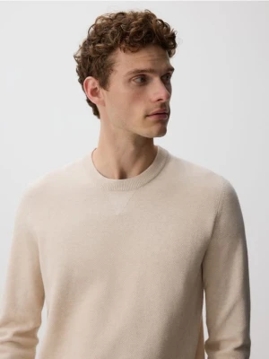 Reserved - Strukturalny sweter z bawełną - kremowy