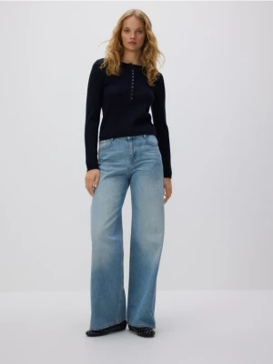 Reserved - Strukturalny sweter z guzikami - granatowy