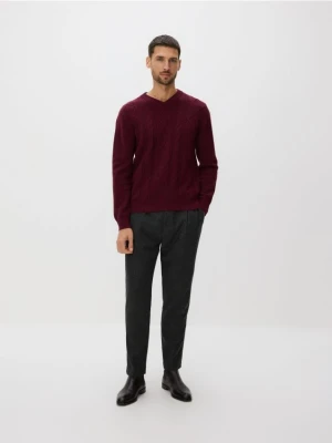 Reserved - Strukturalny sweter z wełną - bordowy