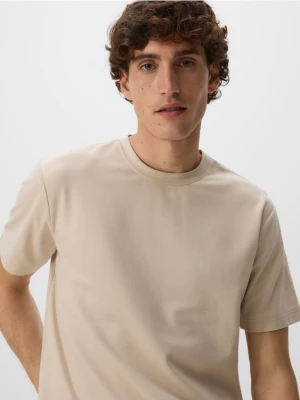 Reserved - Strukturalny t-shirt comfort fit - beżowy