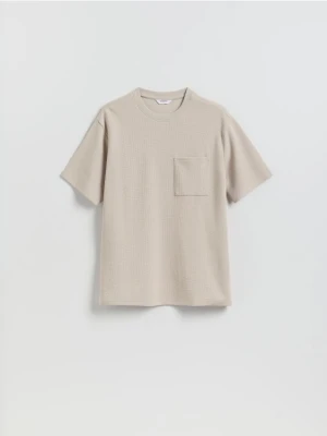 Reserved - Strukturalny t-shirt comfort fit - beżowy