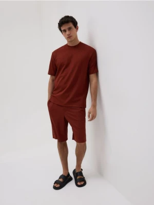 Reserved - Strukturalny t-shirt comfort fit - brązowy