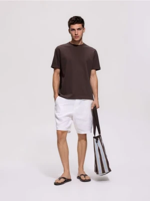 Reserved - Strukturalny t-shirt comfort fit - ciemnobrązowy