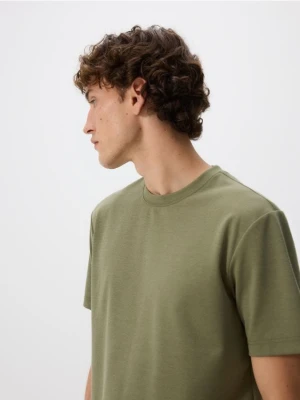 Reserved - Strukturalny t-shirt comfort fit - ciemnozielony