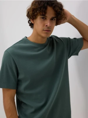 Reserved - Strukturalny t-shirt comfort fit - ciemnozielony