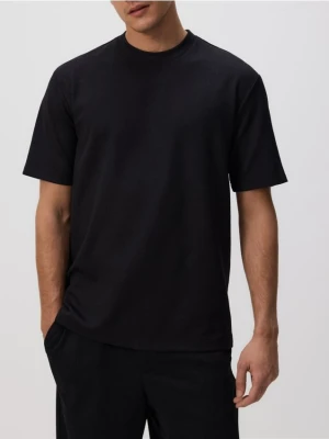 Reserved - Strukturalny t-shirt comfort fit - czarny