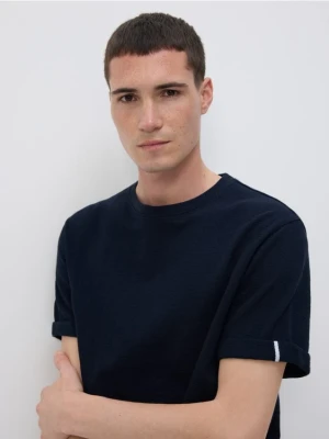 Reserved - Strukturalny t-shirt comfort fit - granatowy