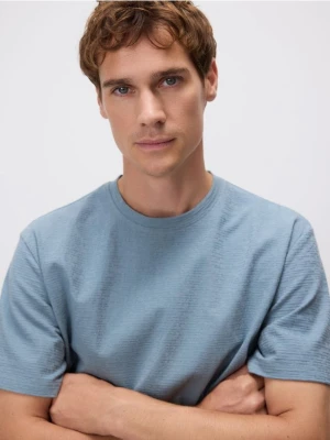 Reserved - Strukturalny t-shirt comfort fit - granatowy