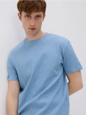 Reserved - Strukturalny t-shirt comfort fit - jasnoniebieski