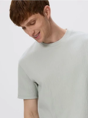 Reserved - Strukturalny t-shirt comfort fit - jasnozielony