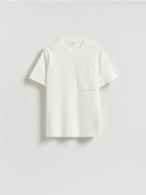 Reserved - Strukturalny t-shirt comfort fit - złamana biel