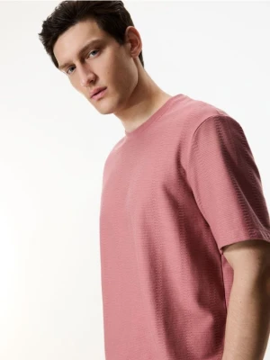 Reserved - Strukturalny t-shirt regular - brudny róż