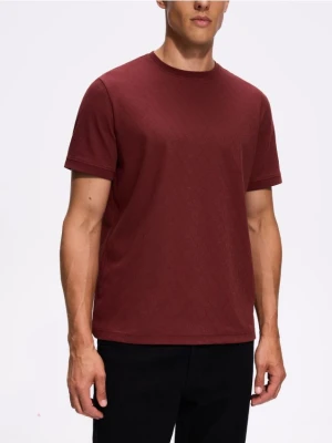 Reserved - Strukturalny t-shirt regular - karminowy