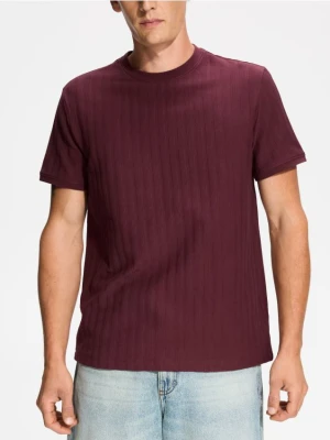 Reserved - Strukturalny t-shirt regular - mahoniowy